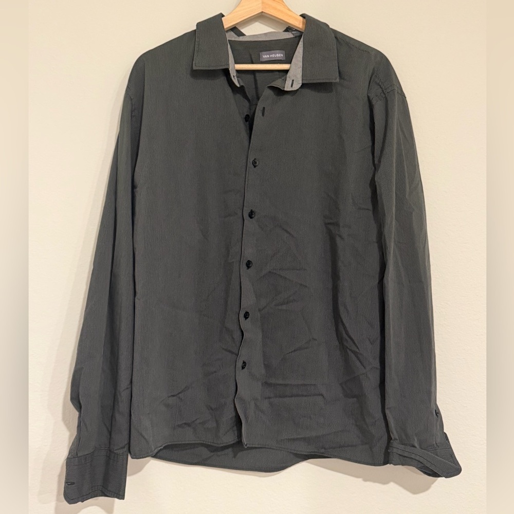 Van Heusen Men's Dark Gray Long Sleeve Button-Down Shirt